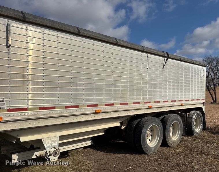 image for item FB0513 1997 Wilson DWH-400 grain trailer