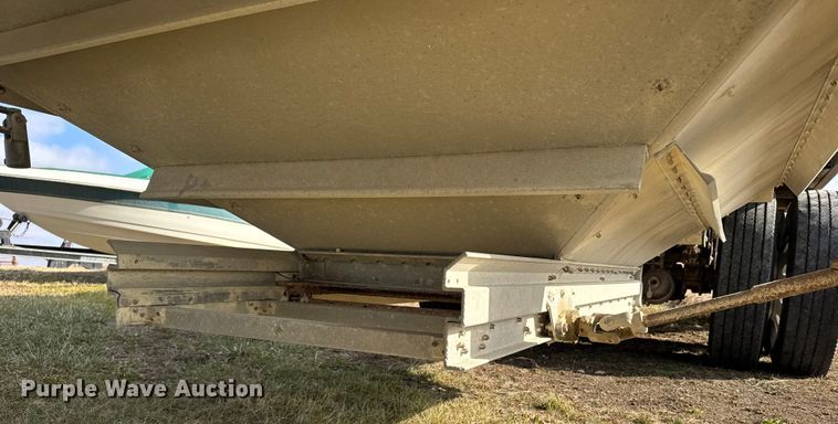 image for item FB0513 1997 Wilson DWH-400 grain trailer