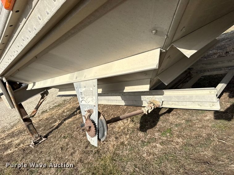 image for item FB0513 1997 Wilson DWH-400 grain trailer