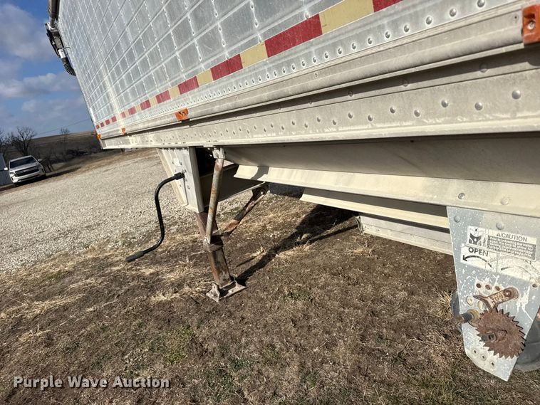 image for item FB0513 1997 Wilson DWH-400 grain trailer