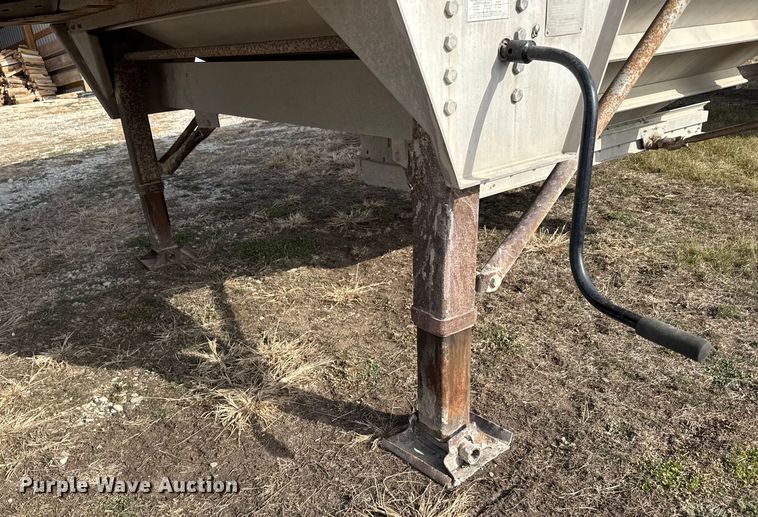 image for item FB0513 1997 Wilson DWH-400 grain trailer
