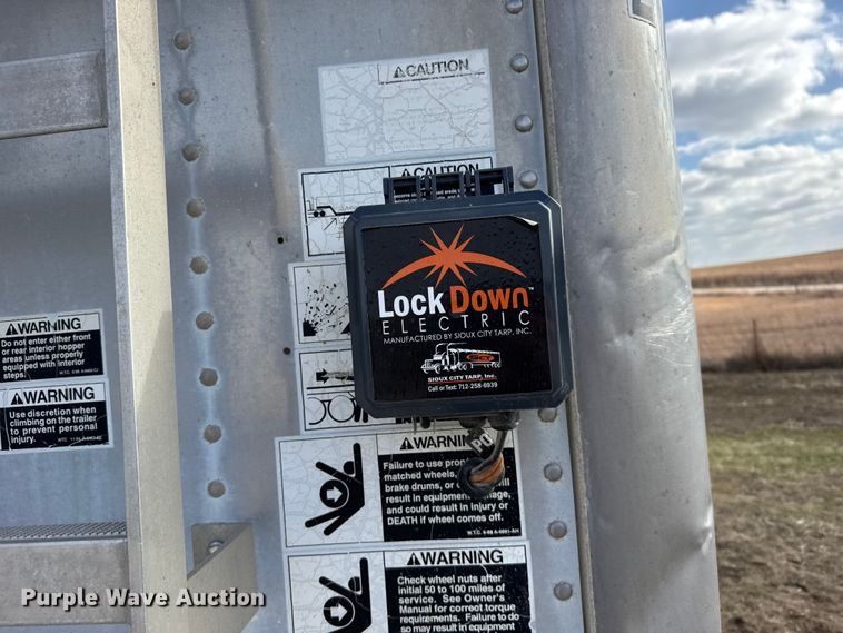 image for item FB0513 1997 Wilson DWH-400 grain trailer