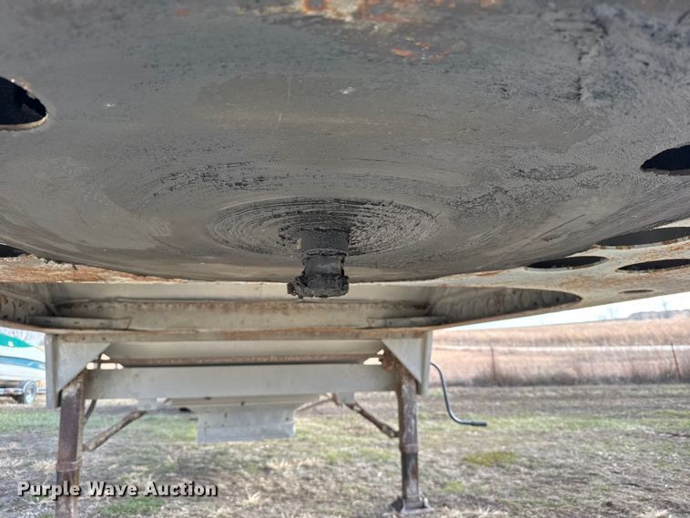 image for item FB0513 1997 Wilson DWH-400 grain trailer