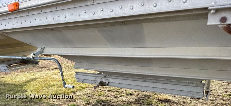 image for item FB0513 1997 Wilson DWH-400 grain trailer