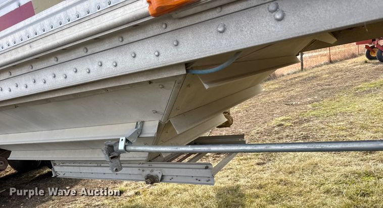 image for item FB0513 1997 Wilson DWH-400 grain trailer