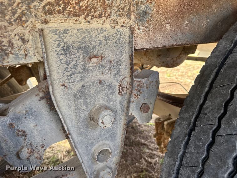 image for item FB0513 1997 Wilson DWH-400 grain trailer