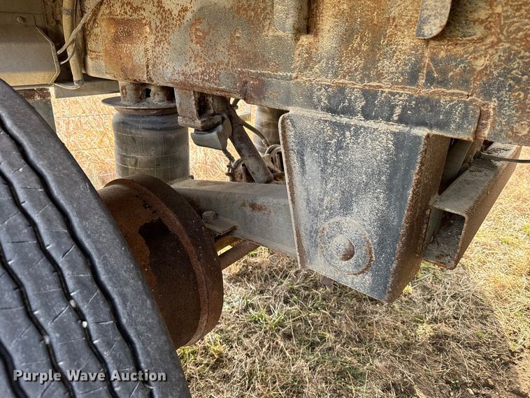 image for item FB0513 1997 Wilson DWH-400 grain trailer