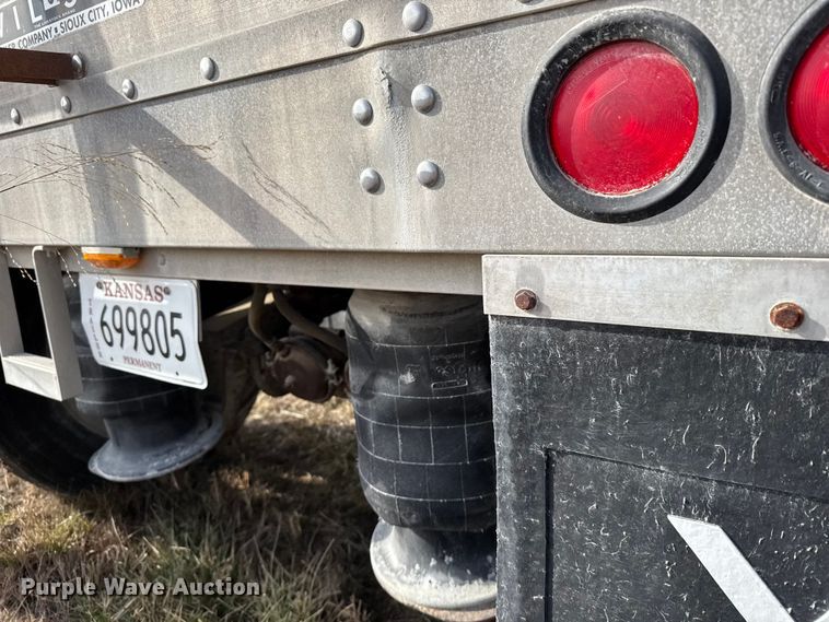 image for item FB0513 1997 Wilson DWH-400 grain trailer