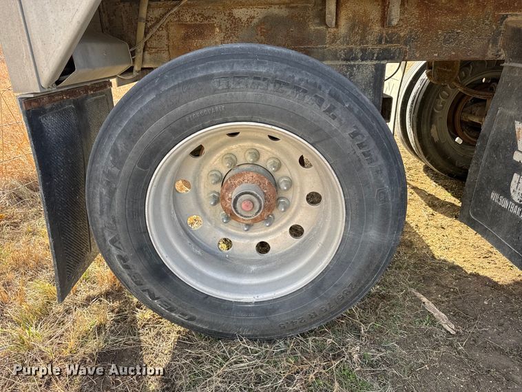 image for item FB0513 1997 Wilson DWH-400 grain trailer