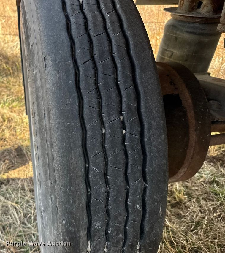 image for item FB0513 1997 Wilson DWH-400 grain trailer