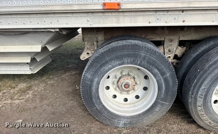 image for item FB0513 1997 Wilson DWH-400 grain trailer