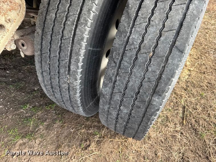 image for item FB0513 1997 Wilson DWH-400 grain trailer