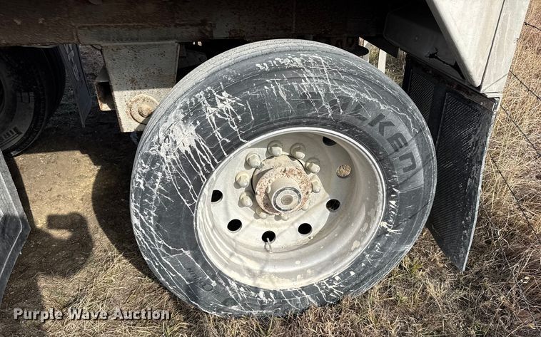 image for item FB0513 1997 Wilson DWH-400 grain trailer