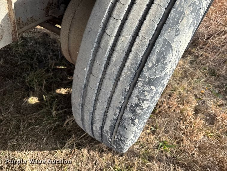 image for item FB0513 1997 Wilson DWH-400 grain trailer