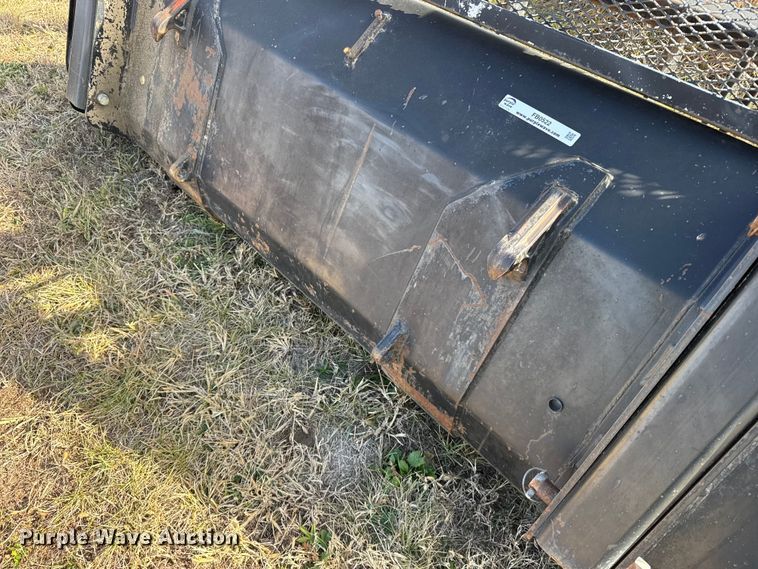 image for item FB0522 2008 CNH 717501006 grapple bucket