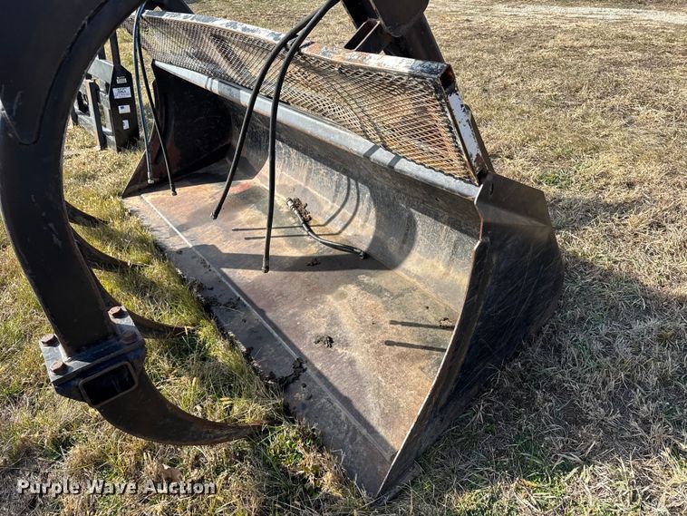 image for item FB0522 2008 CNH 717501006 grapple bucket