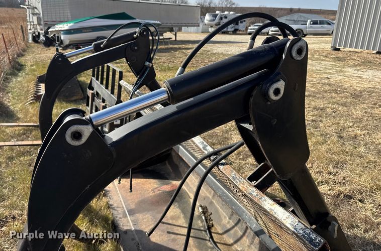 image for item FB0522 2008 CNH 717501006 grapple bucket