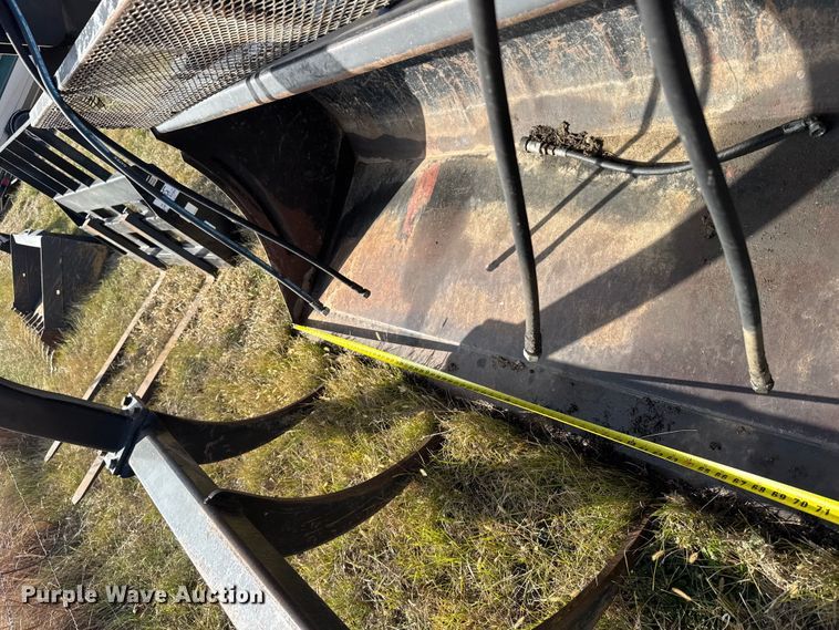 image for item FB0522 2008 CNH 717501006 grapple bucket