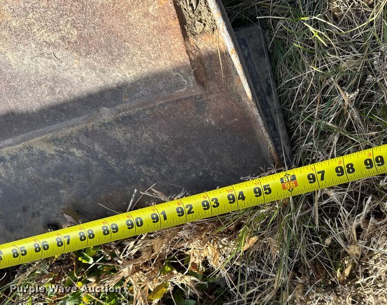 image for item FB0522 2008 CNH 717501006 grapple bucket