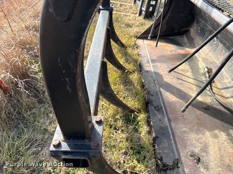 image for item FB0522 2008 CNH 717501006 grapple bucket