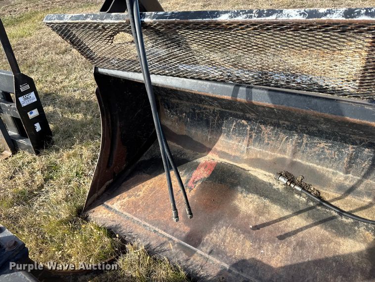 image for item FB0522 2008 CNH 717501006 grapple bucket