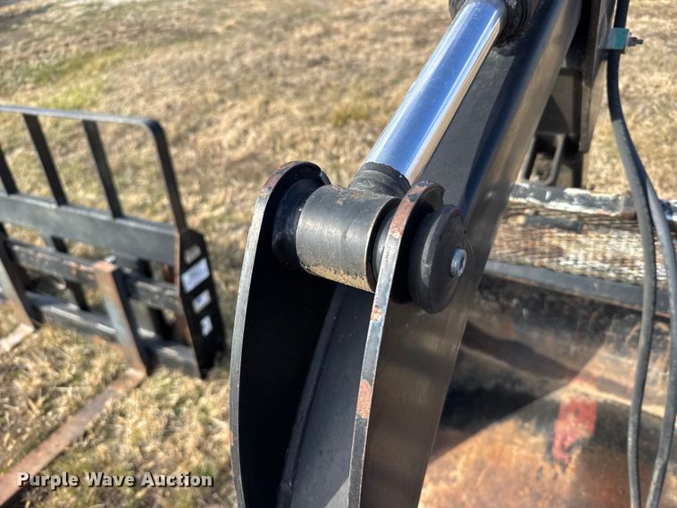 image for item FB0522 2008 CNH 717501006 grapple bucket