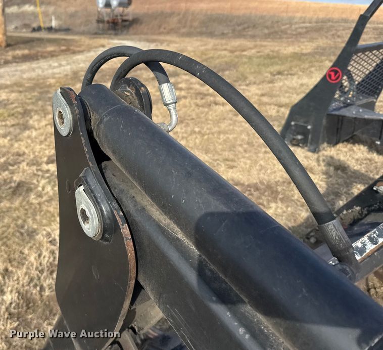 image for item FB0522 2008 CNH 717501006 grapple bucket