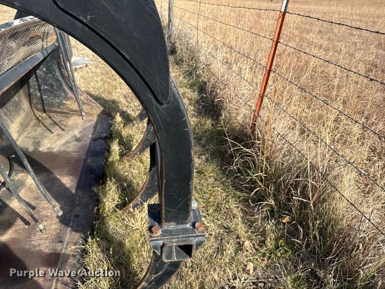 image for item FB0522 2008 CNH 717501006 grapple bucket