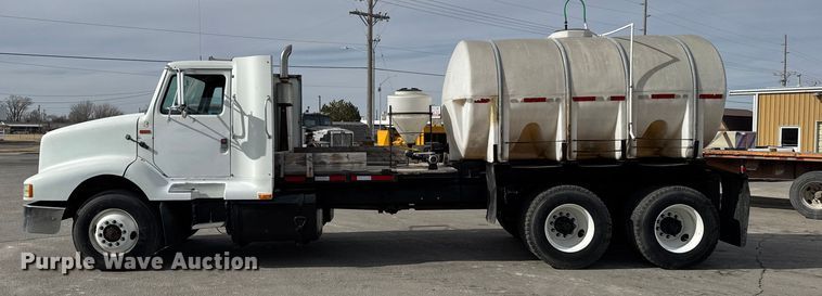 image for item FB0764 1998 International 8300 liquid fertilizer truck