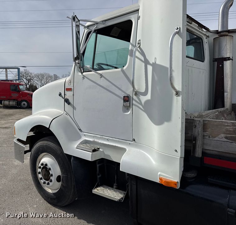 image for item FB0764 1998 International 8300 liquid fertilizer truck