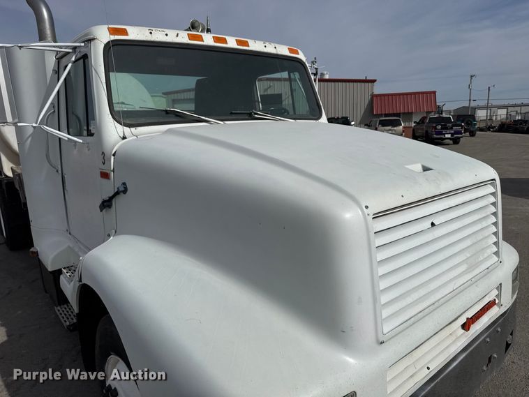 image for item FB0764 1998 International 8300 liquid fertilizer truck