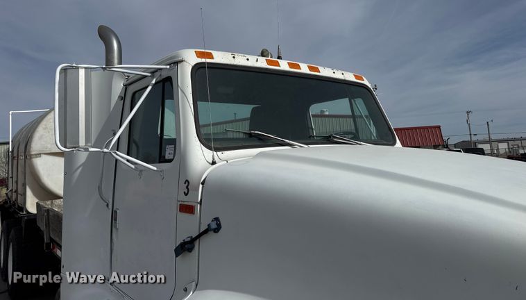 image for item FB0764 1998 International 8300 liquid fertilizer truck