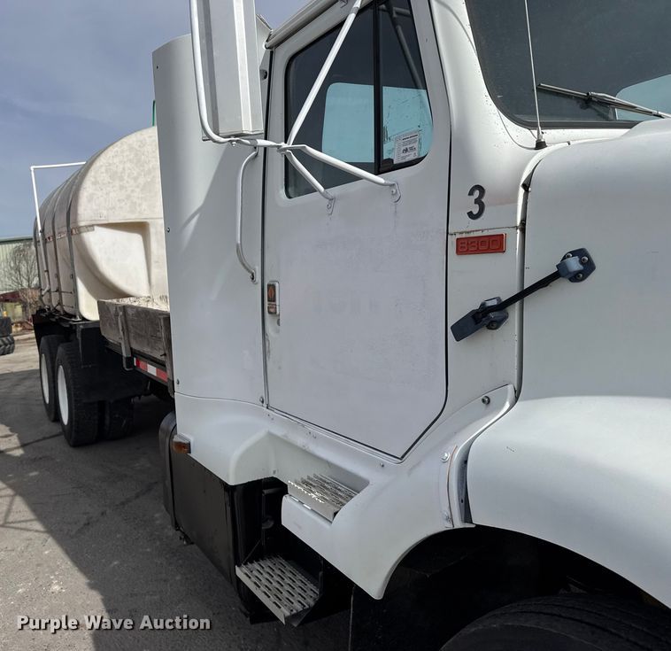 image for item FB0764 1998 International 8300 liquid fertilizer truck