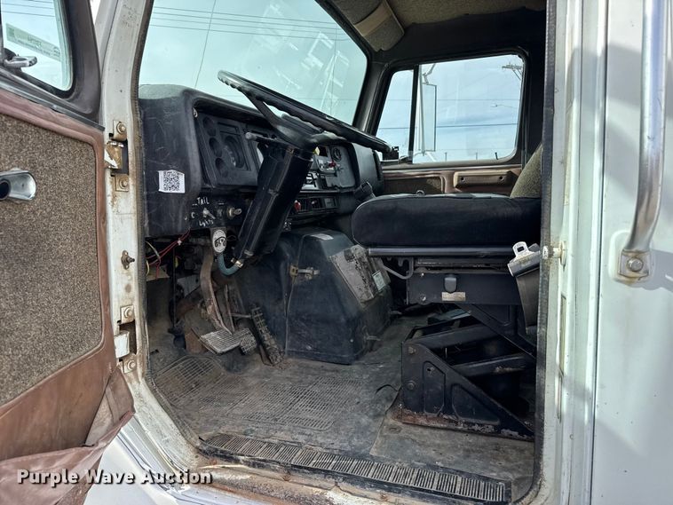 image for item FB0764 1998 International 8300 liquid fertilizer truck