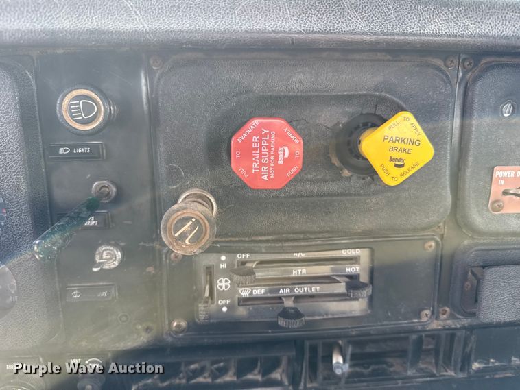 image for item FB0764 1998 International 8300 liquid fertilizer truck