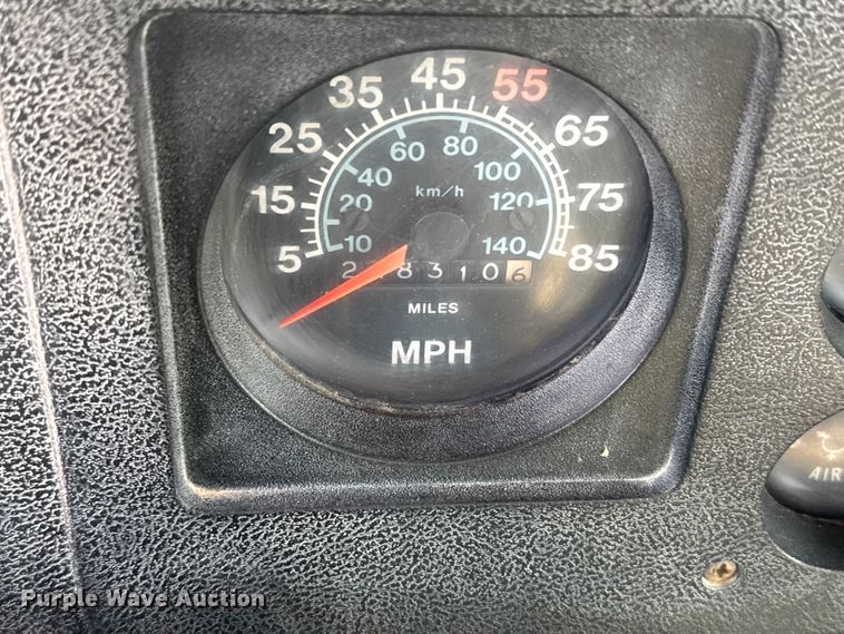 image for item FB0764 1998 International 8300 liquid fertilizer truck