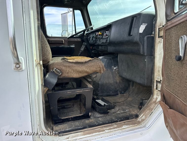 image for item FB0764 1998 International 8300 liquid fertilizer truck