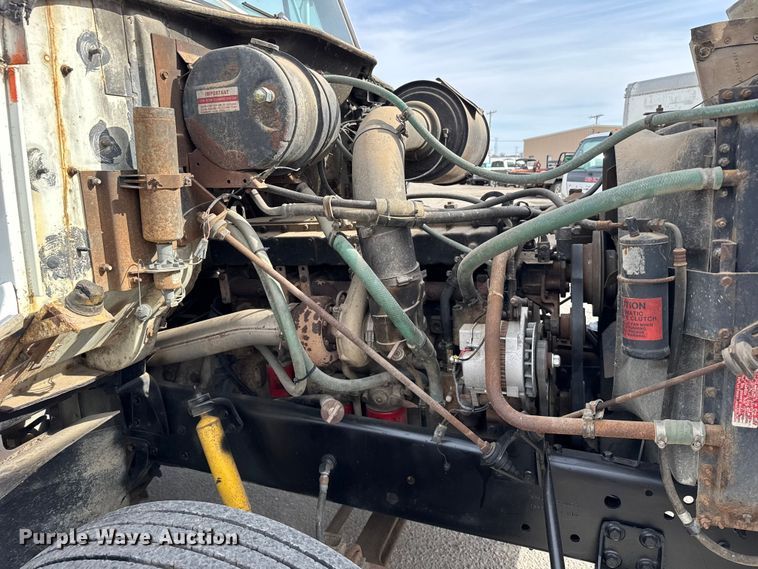 image for item FB0764 1998 International 8300 liquid fertilizer truck