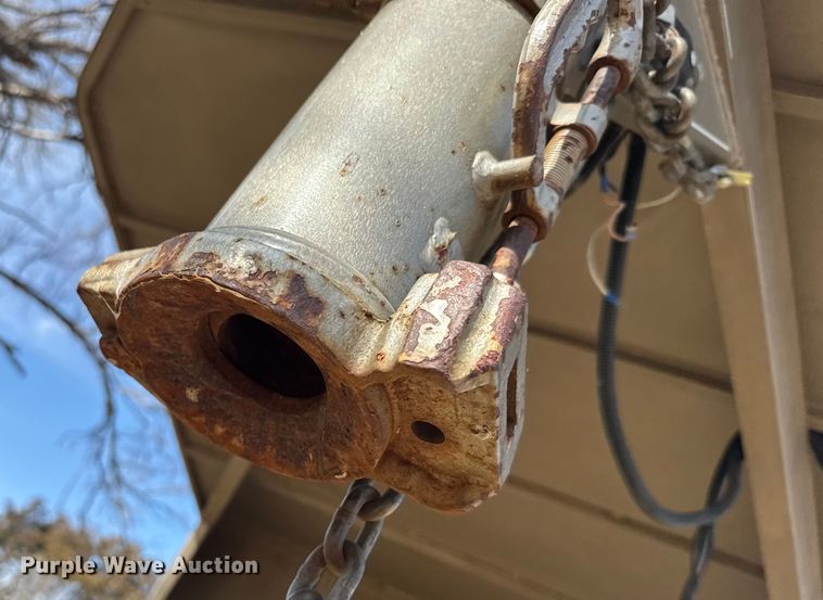 image for item FB0804 1999 Titan  livestock trailer