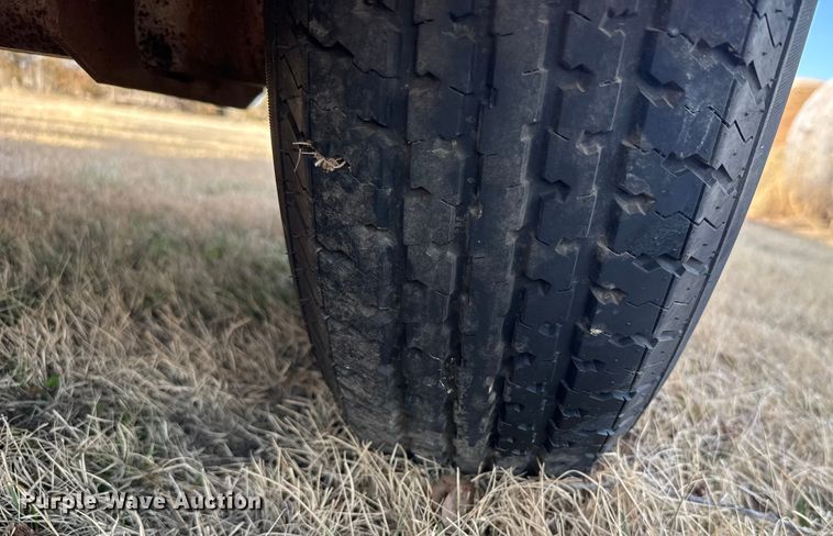 image for item FB0804 1999 Titan  livestock trailer