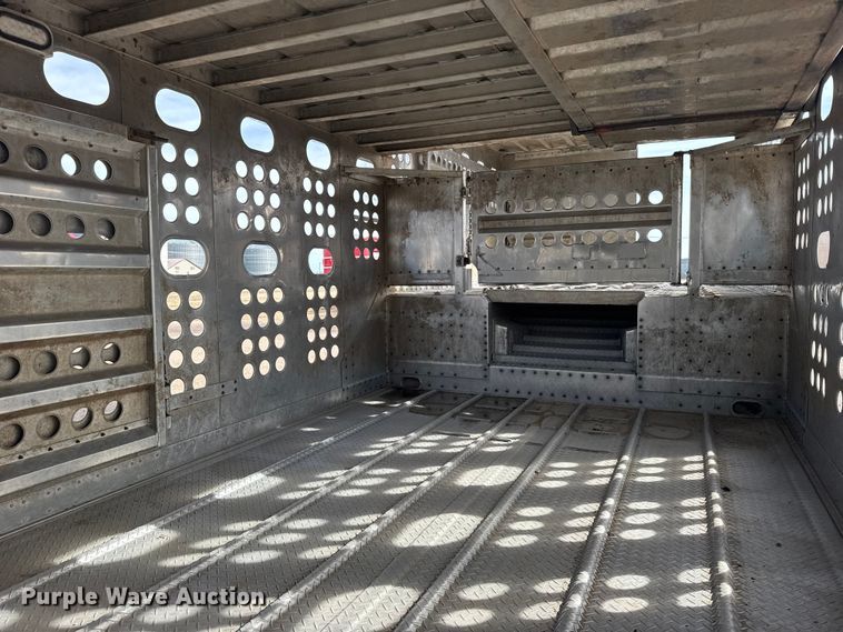 image for item FB0806 2006 Merritt livestock trailer