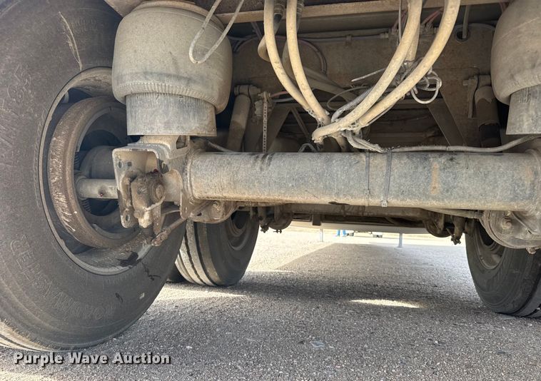 image for item FB0806 2006 Merritt livestock trailer