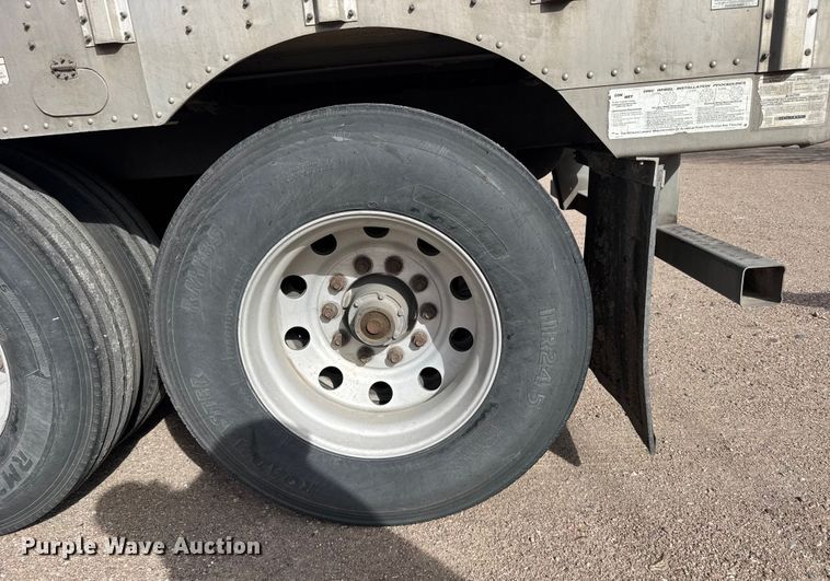 image for item FB0806 2006 Merritt livestock trailer