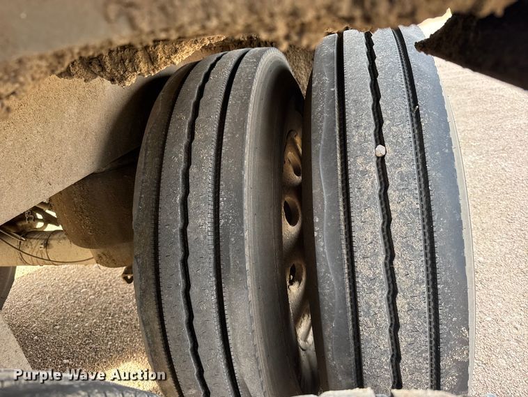 image for item FB0806 2006 Merritt livestock trailer