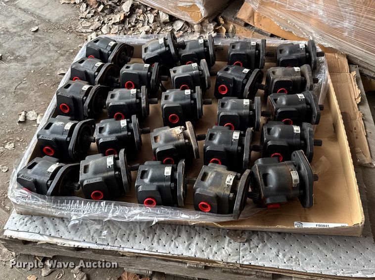 image for item FB0841 Hydraulic motors and hoses