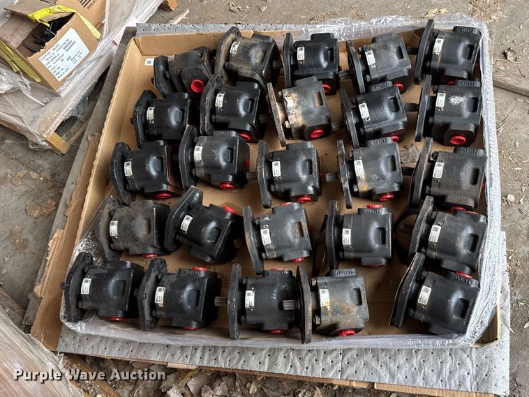 image for item FB0841 Hydraulic motors and hoses