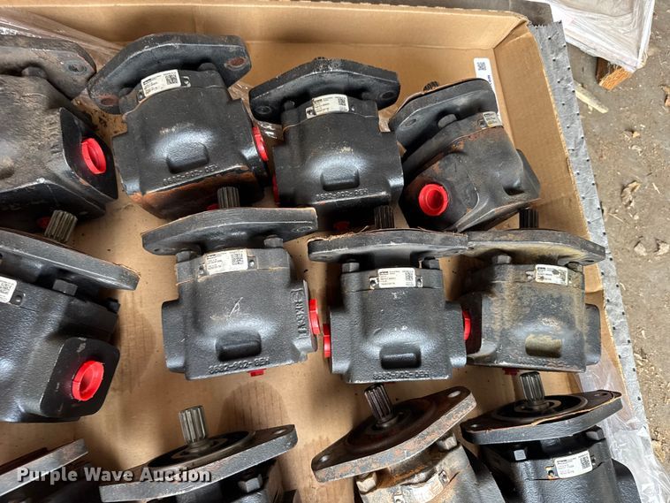 image for item FB0841 Hydraulic motors and hoses