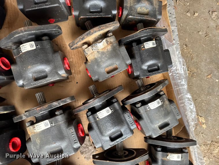 image for item FB0841 Hydraulic motors and hoses