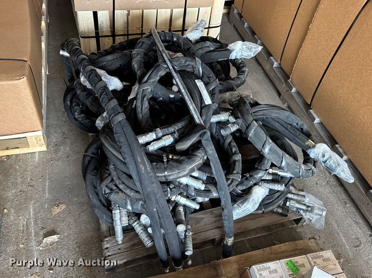 image for item FB0841 Hydraulic motors and hoses