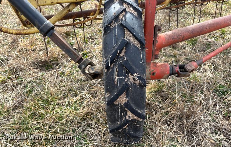 image for item FB3031 New Holland 256 hay rake